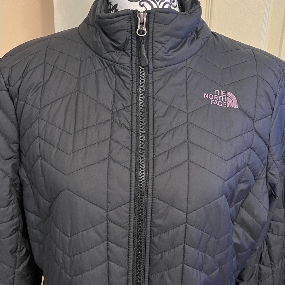 Women’s NorthFace jacket - Picture 2 of 8